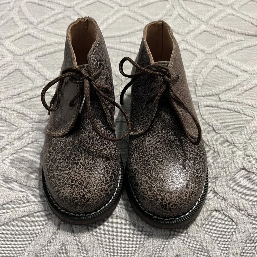 Mikoleon Sz 28 (11 US Boys) Brown Crackle Leather Chukka Boots